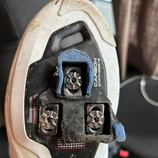 girodociclismo.com.br mathieu van der poel ignorou as sapatilhas quebradas para ser campeao mundial veja as imagens da sapatilha image