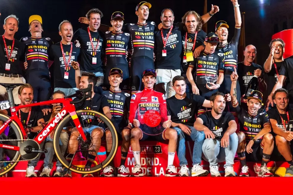 girodociclismo.com.br comentarista belga critica fortemente a fusao das equipes do world tour se uma equipe destruiu tudo essa equipe foi a jumbo visma image 1