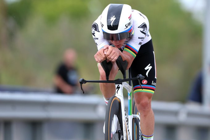 girodociclismo.com.br joshua tarling vence remco evenepoel na chrono des nations na franca image 1