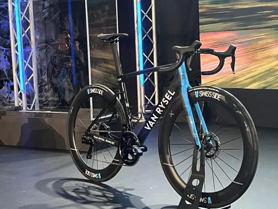 Conheça a bicicleta Van Rysel, que a Decathlon Ag2r usará em 2024, modelo  estará disponível nas lojas da empresa para compra