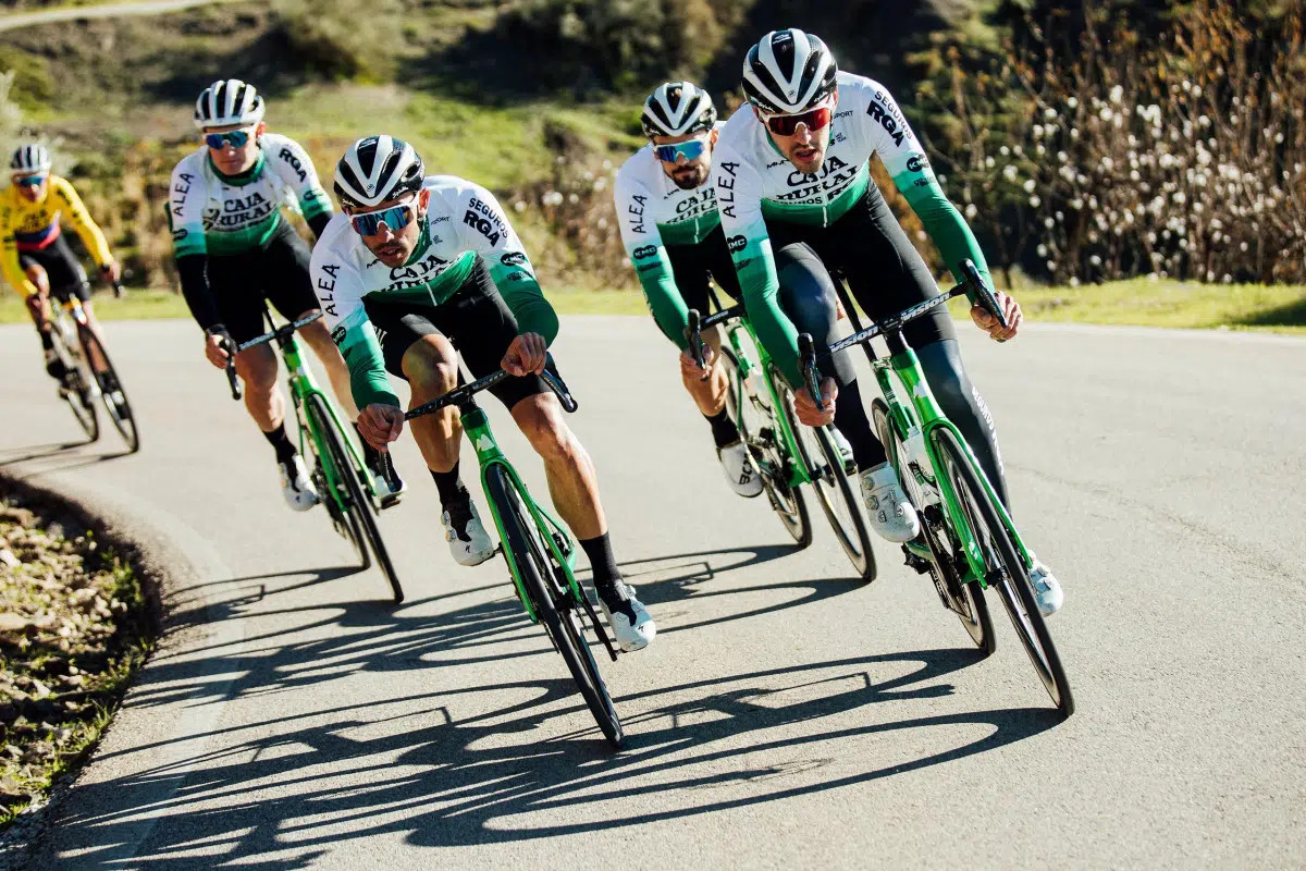 girodociclismo.com.br gerente de equipe espanhola rebate fortemente acusacoes de doping na equipe image