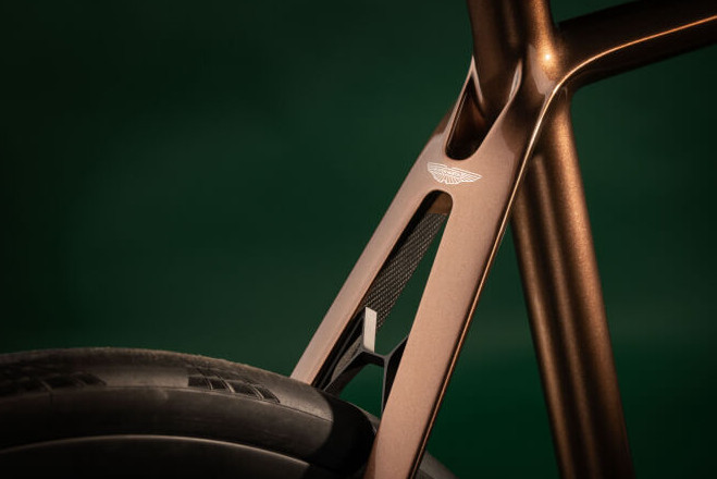 girodociclismo.com.br marca de carros aston martin apresenta bicicleta de luxo image 2