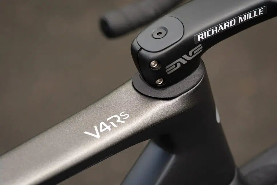 Colnago V4Rs, conheça a bicicleta que Tadej Pogacar utilizou no Tour de France 2023 10 girodociclismo.com.br colnago v4rs conheca a bicicleta que tadej pogacar utilizou no tour de france 2023 image 9