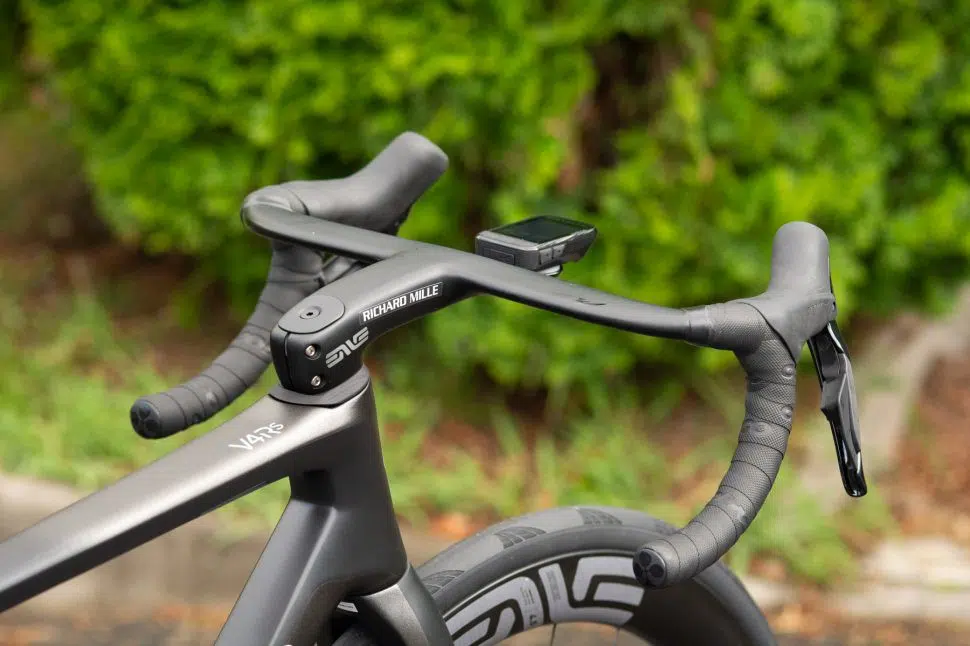 Colnago V4Rs, conheça a bicicleta que Tadej Pogacar utilizou no Tour de France 2023 2 girodociclismo.com.br colnago v4rs conheca a bicicleta que tadej pogacar utilizou no tour de france 2023 image