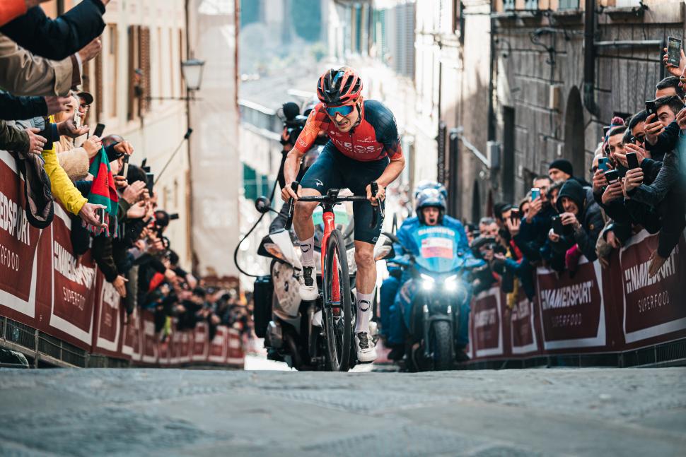 girodociclismo.com.br nao vejo razao para que tom pidcock nao possa competir com pogacar e evenepoel afirma treinador da ineos pidcock strade bianchi