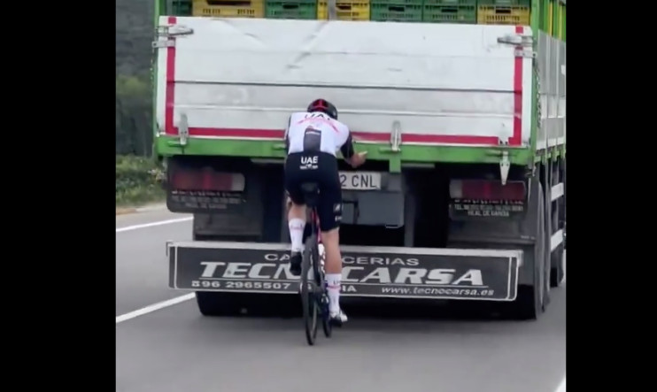 girodociclismo.com.br tecnico da uae team emirates condena atitude de ciclista da equipe apos video viralizar nas redes sociais assista o video image