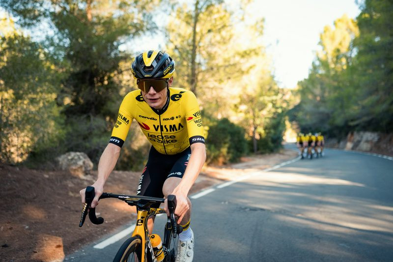 girodociclismo.com.br visma lease a bike revela novo uniforme image