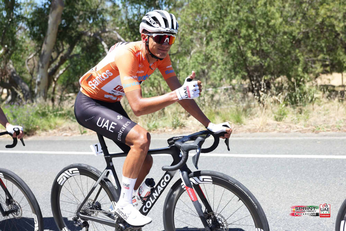girodociclismo.com.br jovem estrela da uae team emirates mantem lideranca na australia e revela a final foilouca mas saimos ilesos isaac del toro laranja