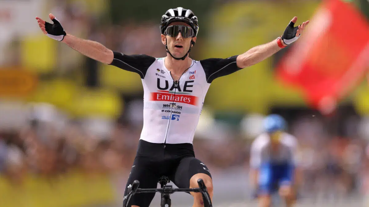 Adam Yates revela relação com Tadej Pogacar: "Ele nunca diz para para diminuir é sempre mais, mais e mais" 3 girodociclismo.com.br adam yates revela relacao com tadej pogacar ele nunca diz para para diminuir e sempre mais mais e mais image 1