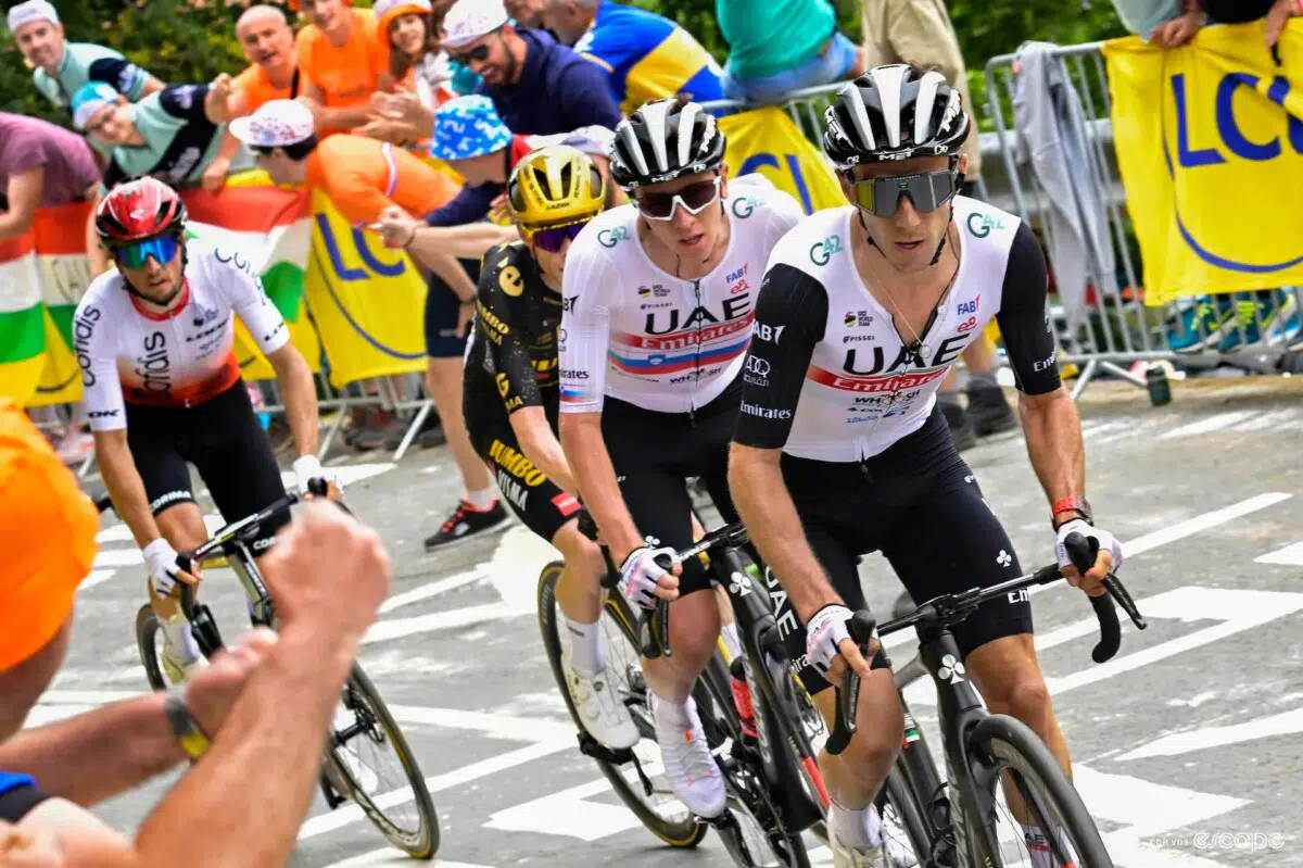 Adam Yates revela relação com Tadej Pogacar: "Ele nunca diz para para diminuir é sempre mais, mais e mais" 2 girodociclismo.com.br adam yates revela relacao com tadej pogacar ele nunca diz para para diminuir e sempre mais mais e mais image