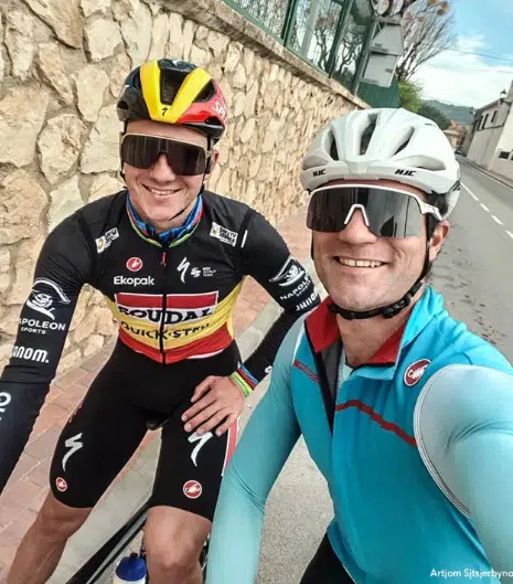 Mathieu Van der Poel é desafiado em icônica subida por ucraniano que seguiu Remco Evenepoel, assista o vídeo 1 girodociclismo.com.br apos desafiar remco evenepoel ucraniano segue mathieu van der poel em iconica subida assista o video image