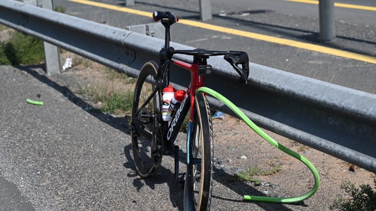 girodociclismo.com.br grande fabricante de pneus tubeless afirmam que grave acidente nao foi causado por aros sem ganchos bicicleta quebrada