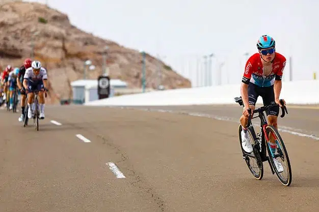 Jovem vencedor do UAE Tour com futuro indefinido, contrato com Lotto Dstny perto no fim 2 girodociclismo.com.br jovem talento vencedor do uae tour com futuro indefinido contrato com lotto dstny perto no fim image