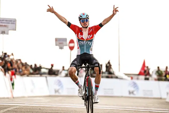 Jovem vencedor do UAE Tour com futuro indefinido, contrato com Lotto Dstny perto no fim 1 girodociclismo.com.br jovem talento vencedor do uae tour com futuro indefinido contrato com lotto dstny perto no fim lennert