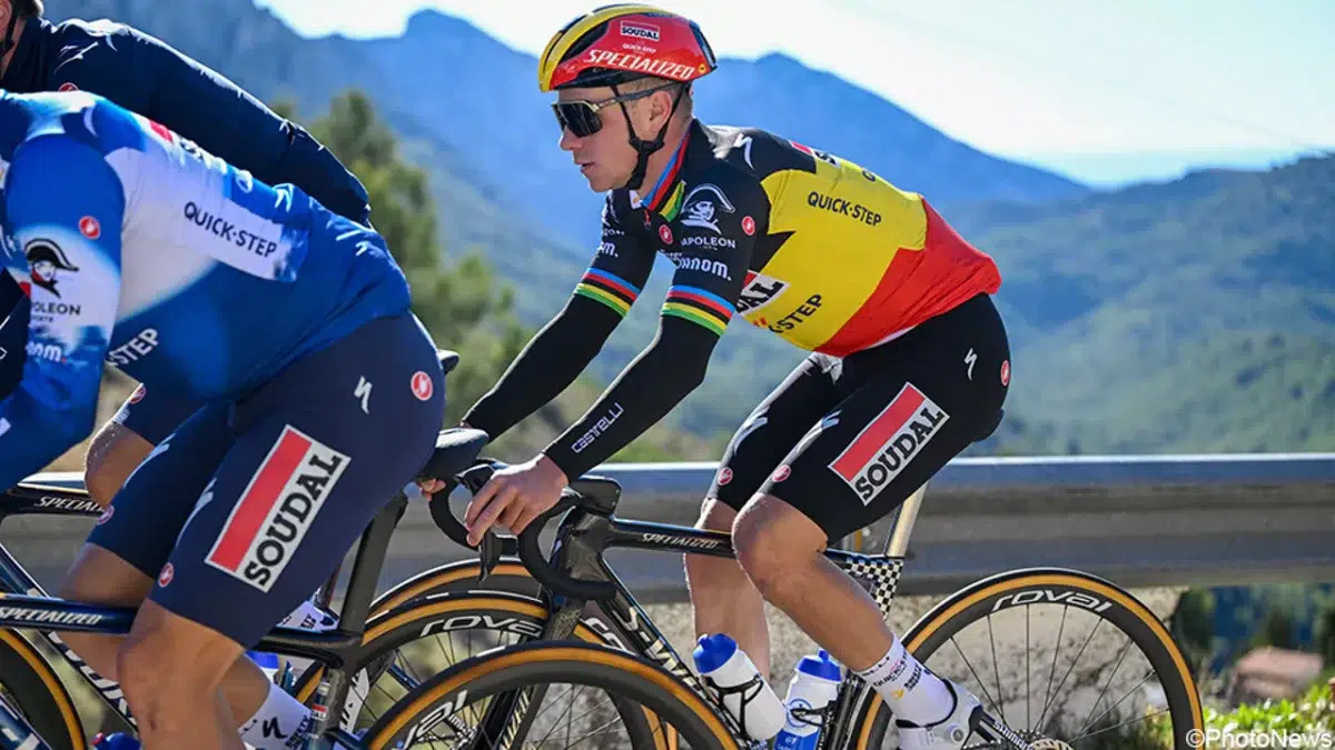 girodociclismo.com.br remco evenepoel desabafa sobre sua angustia em 2023 e os boatos sobre sua carreira remco evenepoel camisa campeao belga