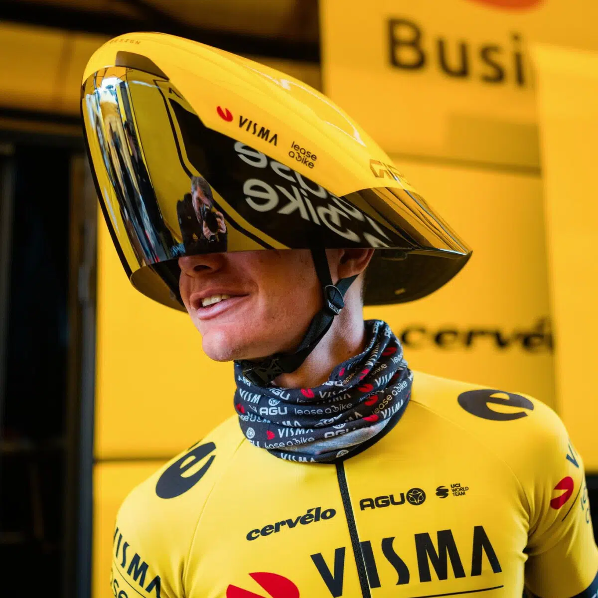 Visma-Lease a Bike reage fortemente à declarações da UCI sobre capacete, "deveria ter indicado quando ele foi aprovado" 1 girodociclismo.com.br visma lease a bike reage a uci apos investigacao sobre capacete deveria ter indicado quando ele foi aprovado image