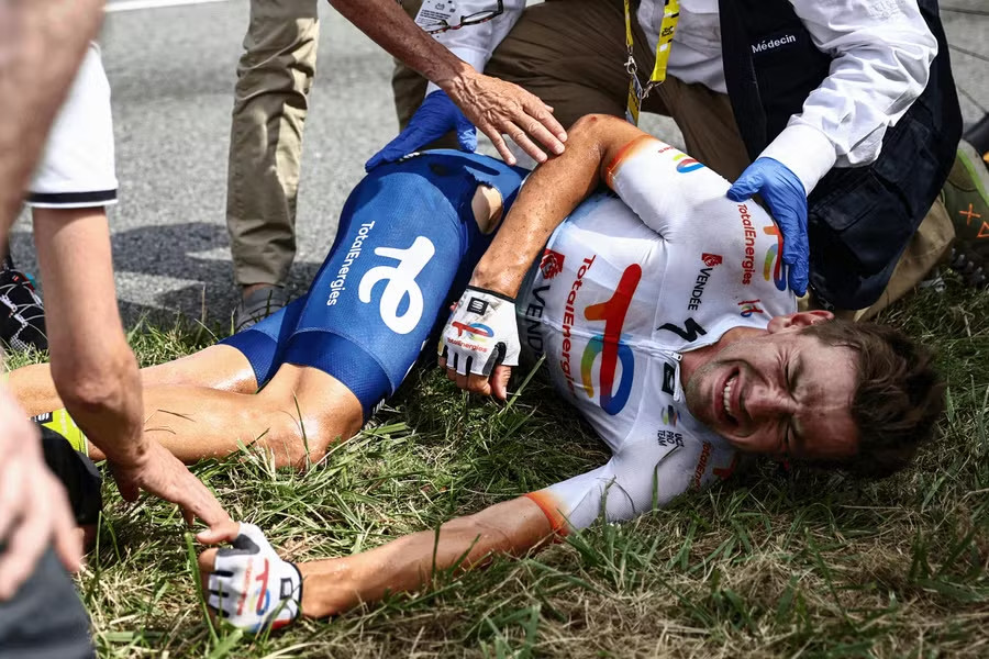 girodociclismo.com.br ciclista belga revela momentos de terror apos queda nao consegui respirar por trinta segundos image 1