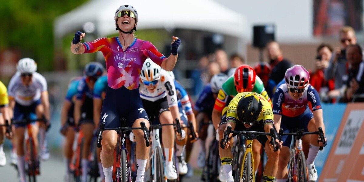 girodociclismo.com.br ciclista chora copiosamente apos perder amstel gold race lorena wiebes
