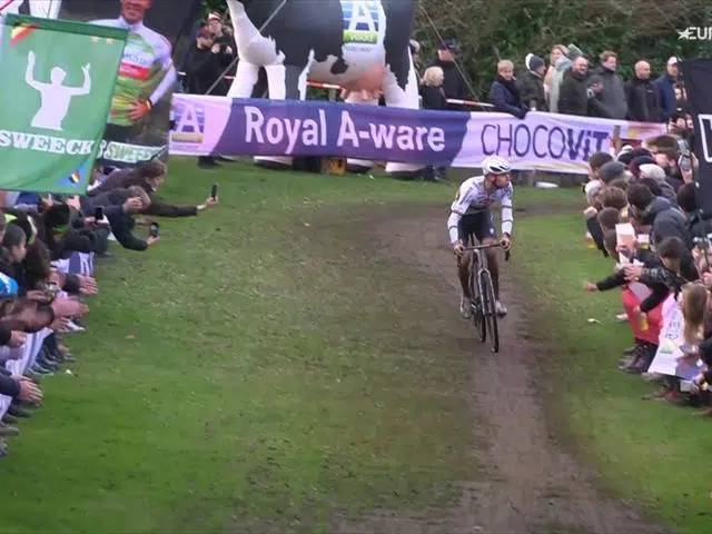 Mathieu Van der Poel foi hostilizado por torcedores belgas durante o Tour de Flandres, assista o vídeo 1 girodociclismo.com.br mathieu van der poel e hostilizado por parte da torcida belga durante o tour de flandres image