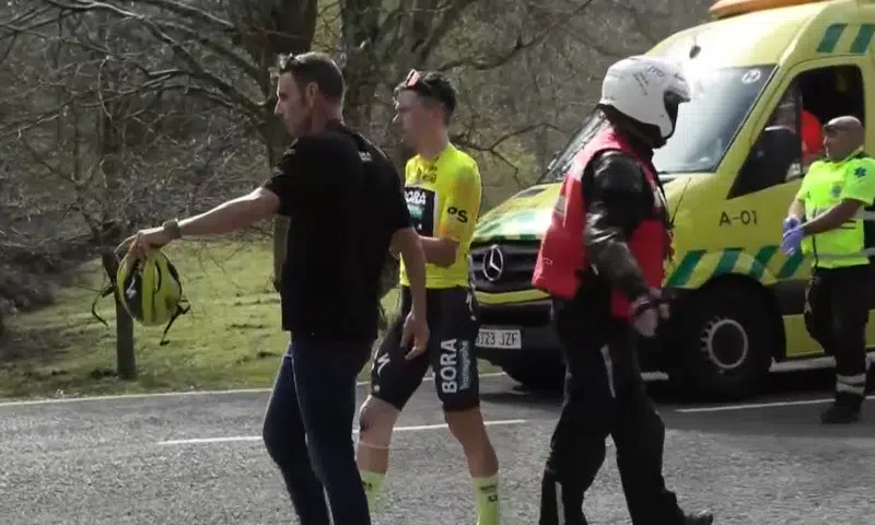 Primoz Roglic divulga imagens dos graves ferimentos em acidente, esloveno já tem data de retorno às competições 1 girodociclismo.com.br primoz roglic abandona a volta ao pais basco ciclista deixou competicao no carro da organizacao image