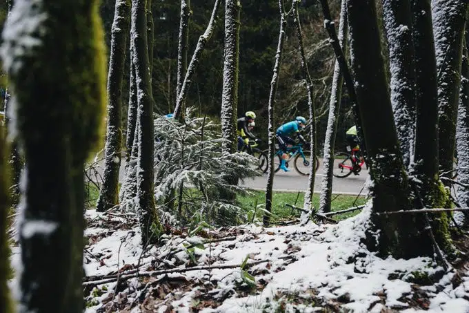 Tadej Pogacar emocionado revela homenagem especial após vitória na Liège-Bastogne-Liège, assista o vídeo 2 girodociclismo.com.br tadej pogacar triunfa em liege bastogne liege uma vitoria marcada por emocao e determinacao image 2