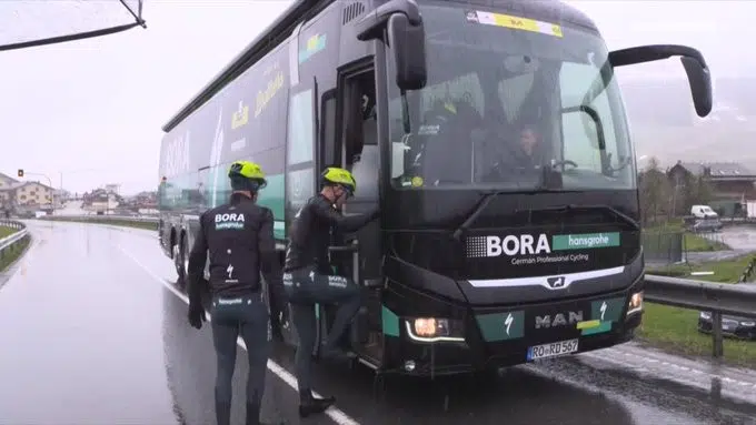 Giro d'Italia: ciclistas se recusam a começar e 16ª etapa sofre grandes mudanças 2 girodociclismo.com.br giro ditalia ciclistas se recusam a comecar e 16a etapa sofrera grandes mudancas image 3