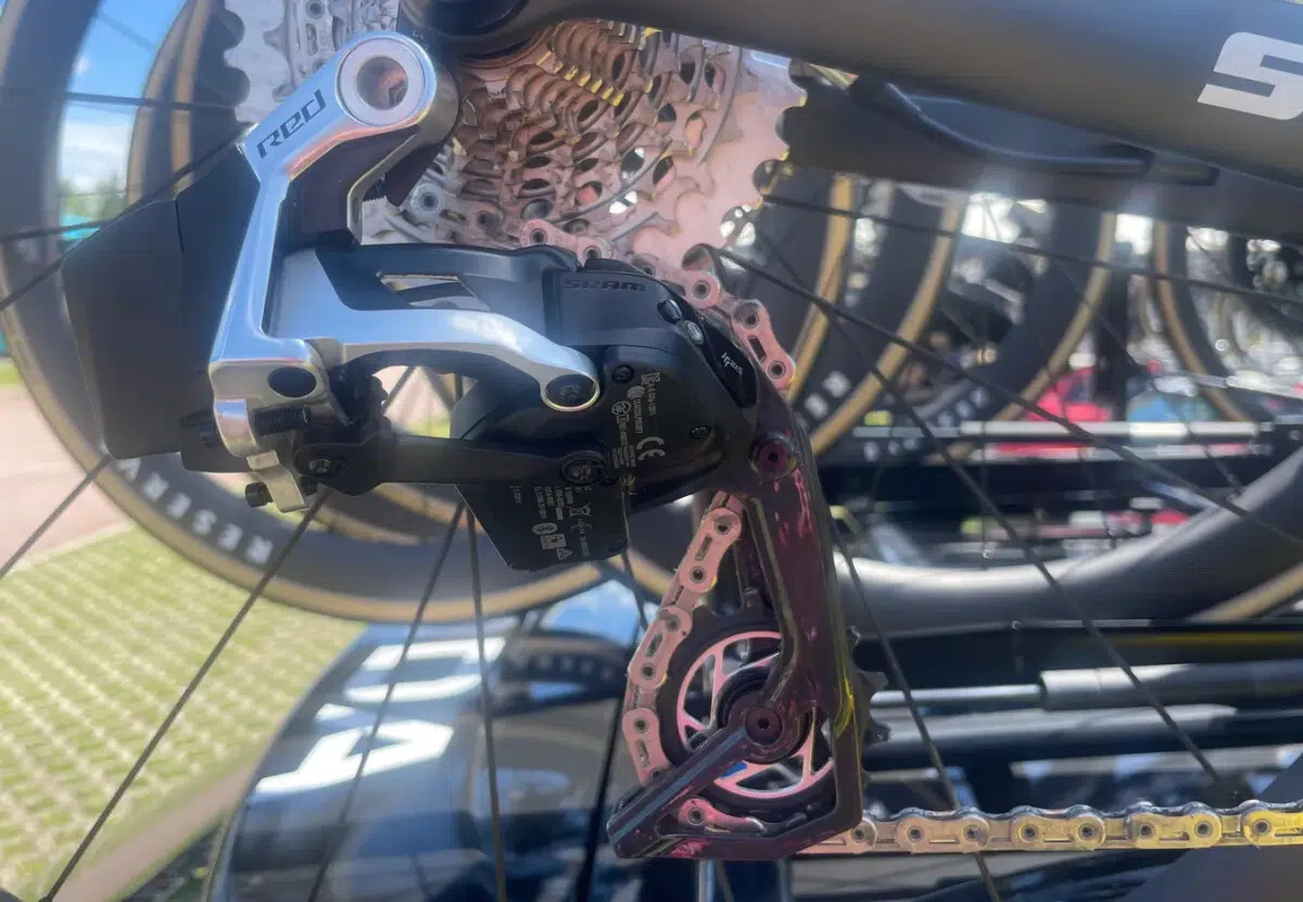 Sram lança novo grupo de peças Red AXS, "o grupo eletrônico mais leve já produzido" 6 girodociclismo.com.br sram lanca novo grupo de pecas red axs o grupo eletronico mais leve da historia image 2
