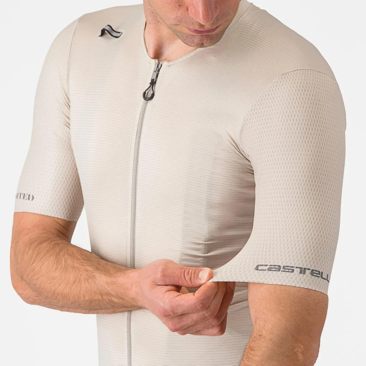 girodociclismo.com.br tradicional fabricante apresenta inovadora camisa com compartimento para bolsa de agua confira o preco image 1