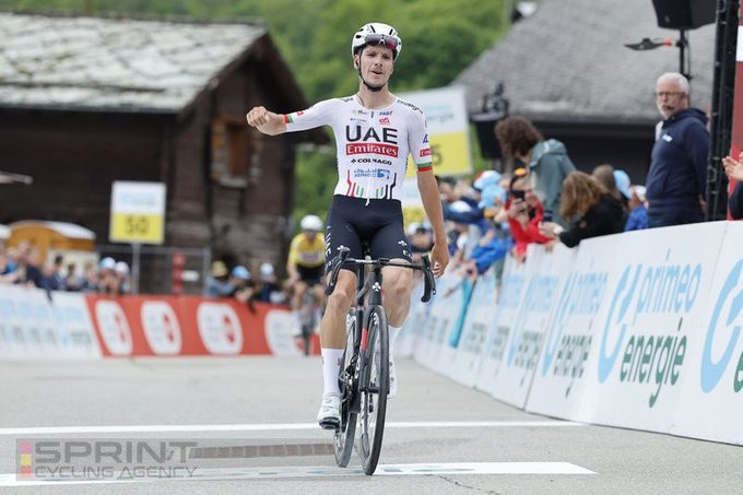 girodociclismo.com.br adam yates admite ataque precipitado e revela a etapa de sabado e a etapa rainha assista a entrevista image 1