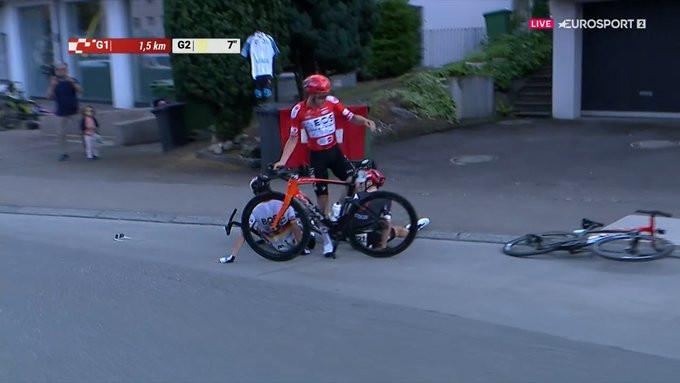girodociclismo.com.br capitao da bora hansgrohe abandona tour de suisse ciclista foi levado ao hospital image 1