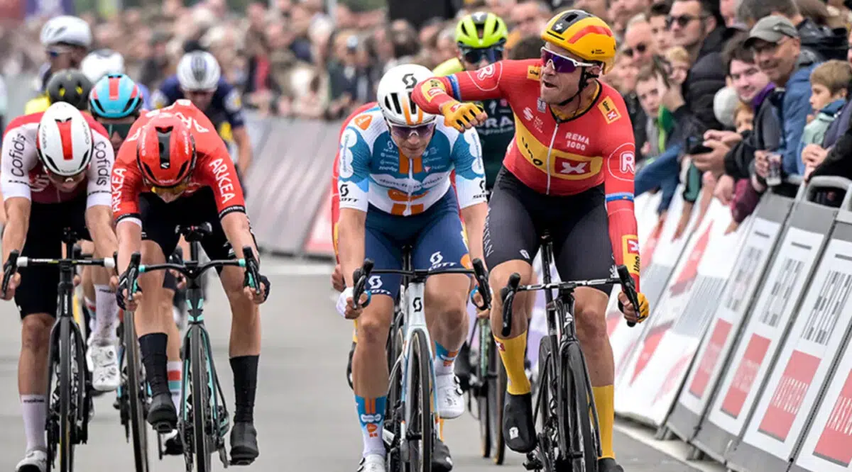 Confirmado para o Tour de France, Alexander Kristoff registra sua 4ª vitória em 4 semanas, mas revela "minhas pernas estão ficando lentas" 1 girodociclismo.com.br confirmado para o tour de france alexander kristoff registra sua 4a vitoria em 4 semanas mas revela minhas pernas estao ficando lentas image 7