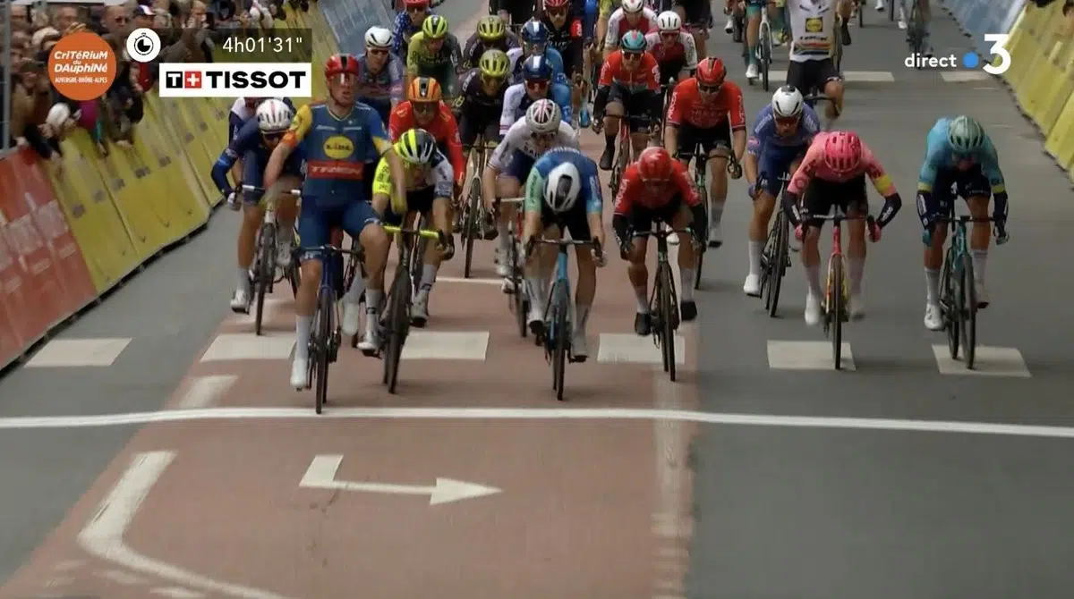 Critérium du Dauphiné: Mads Pedersen vence sprint e é o primeiro líder, confira os resultados e assista a chegada 2 girodociclismo.com.br criterium du dauphine mads pedersen vence sprint e e o primeiro lider confira os resultados e assista a chegada image 8