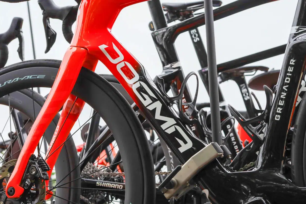 Nova Pinarello Dogma: INEOS Grenadiers é flagrada com nova bicicleta no Critérium du Dauphiné, confira os detalhes 2 girodociclismo.com.br nova pinarello dogma ineos grenadiers surge com nova bicicleta no criterium du dauphine image 7