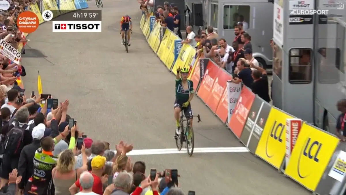 Primoz Roglic brinca após a vitória "o ombro está limitado, mas as pernas funcionam", assista a entrevista 1 girodociclismo.com.br primoz roglic brinca apos a vitoria o ombro esta limitado mas as pernas funcionam assista a entrevista image 1