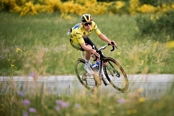 girodociclismo.com.br remco evenepoel revela objetivos na 1a etapa com a camisa amarela no criterium du dauphine assista a entrevista image 5