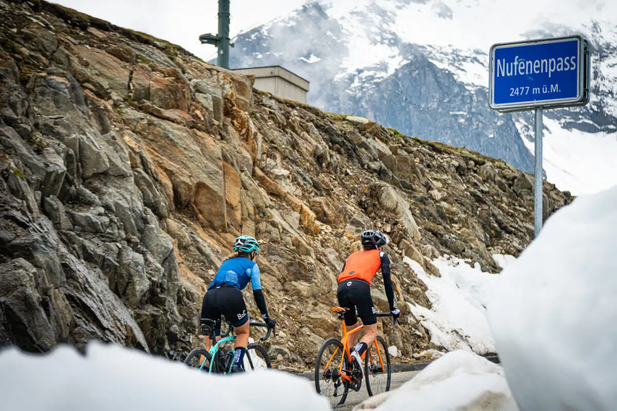 girodociclismo.com.br tour de suisse e obrigada a cancelar passagem por iconica ascensao apos forte nevasca image 13