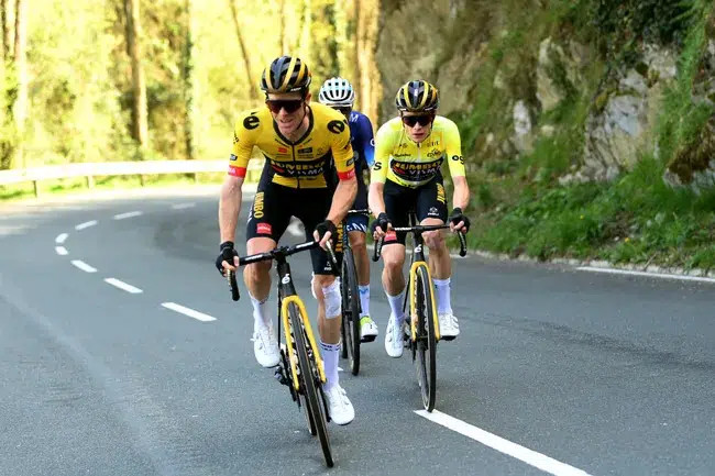 girodociclismo.com.br visma lease a bike perde dois ciclistas para o tour de france fraturas foram constatadas apos queda image 1