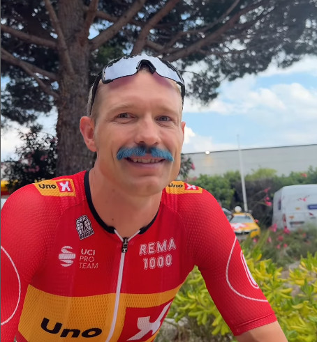 girodociclismo.com.br ciclista do tour de france largara nesta terca feira com um lindo bigode azul image 1