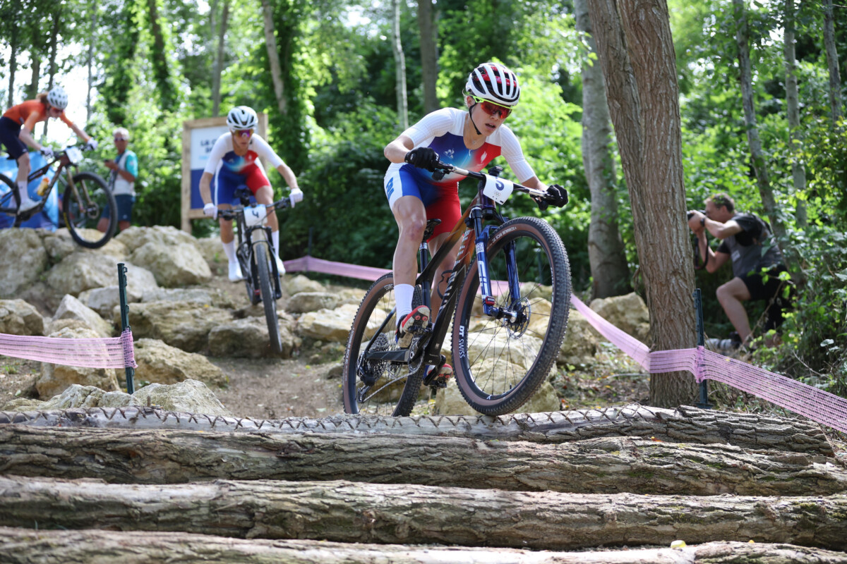 girodociclismo.com.br pauline ferrand prevot e campea olimpica de mountain bike francesa conquista medalha inedita de forma incontestavel assista a chegada image 6