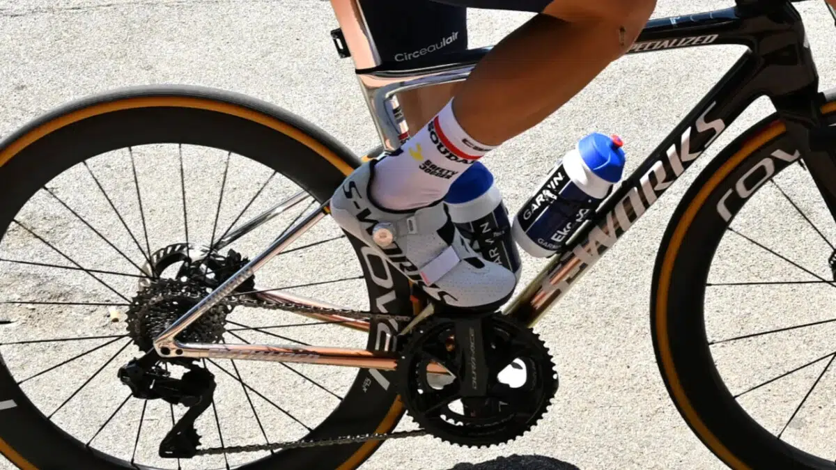 Remco Evenepoel surge com sapatilha Specialized inédita no Tour de France, modelo ainda não está disponível 2 girodociclismo.com.br remco evenepoel surge com sapatilha inedita no tour de france image 4