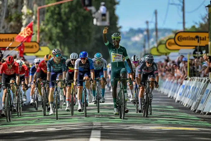 girodociclismo.com.br tour de france resultados da 12a etapa biniam girmay vence primoz roglic cai e perde tempo assista a chegada biniam girmay faz o 3