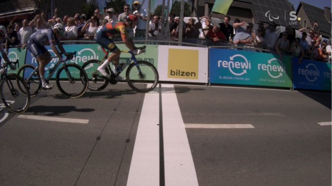 girodociclismo.com.br jonathan milan bate jasper philipsen e vence 1a etapa do renewi tour assista a chegada image 5