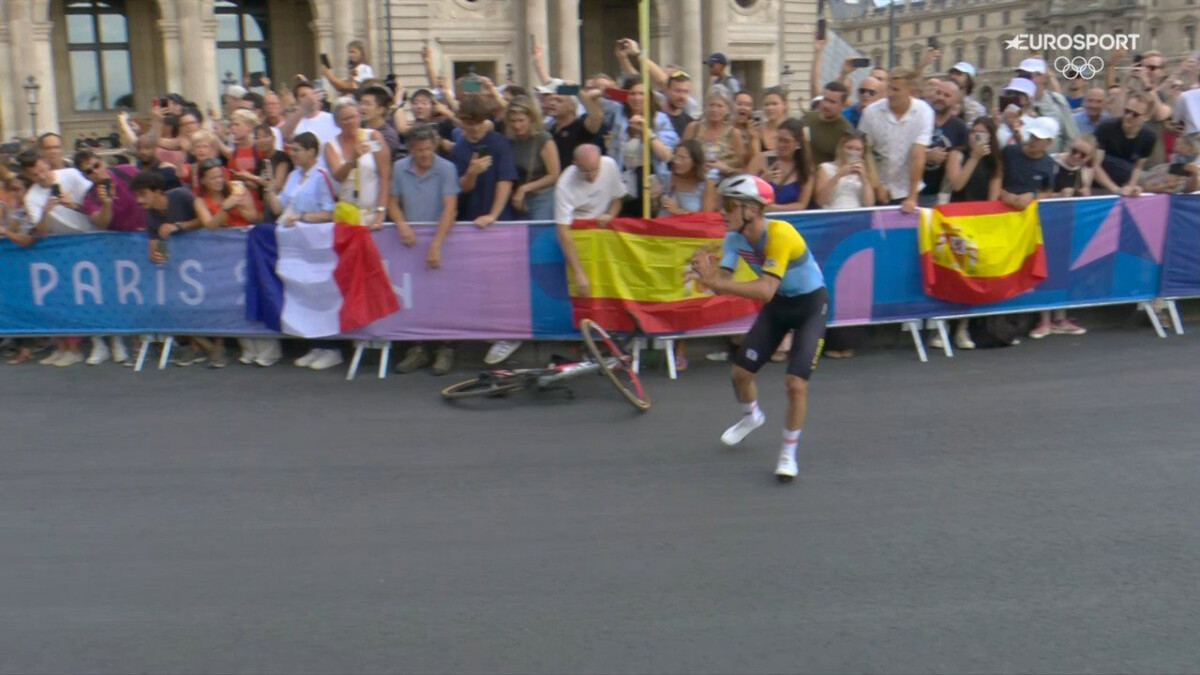 girodociclismo.com.br remco evenepeol e campeao olimpico de estrada belga faz historia em paris image 1