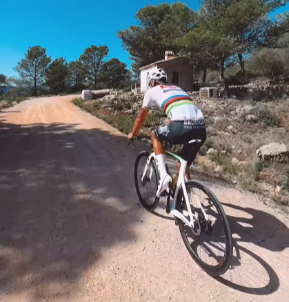 girodociclismo.com.br mathieu van der poel demonstra sua habilidade na espanha antes do campeonato mundial de zurique image