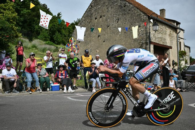 girodociclismo.com.br remco evenepoel responde fortemente a critica de ex campeao mundial evenepoel crono tour