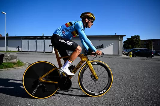 girodociclismo.com.br remco evenepoel surge com exclusiva bicicleta para o campeonato mundial de contrarrelogio image 1