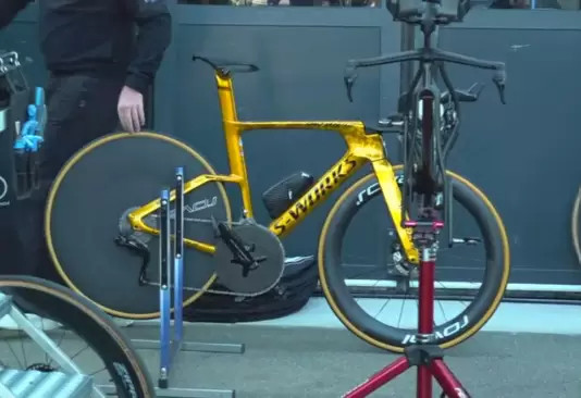 girodociclismo.com.br remco evenepoel surge com exclusiva bicicleta para o campeonato mundial de contrarrelogio image 2