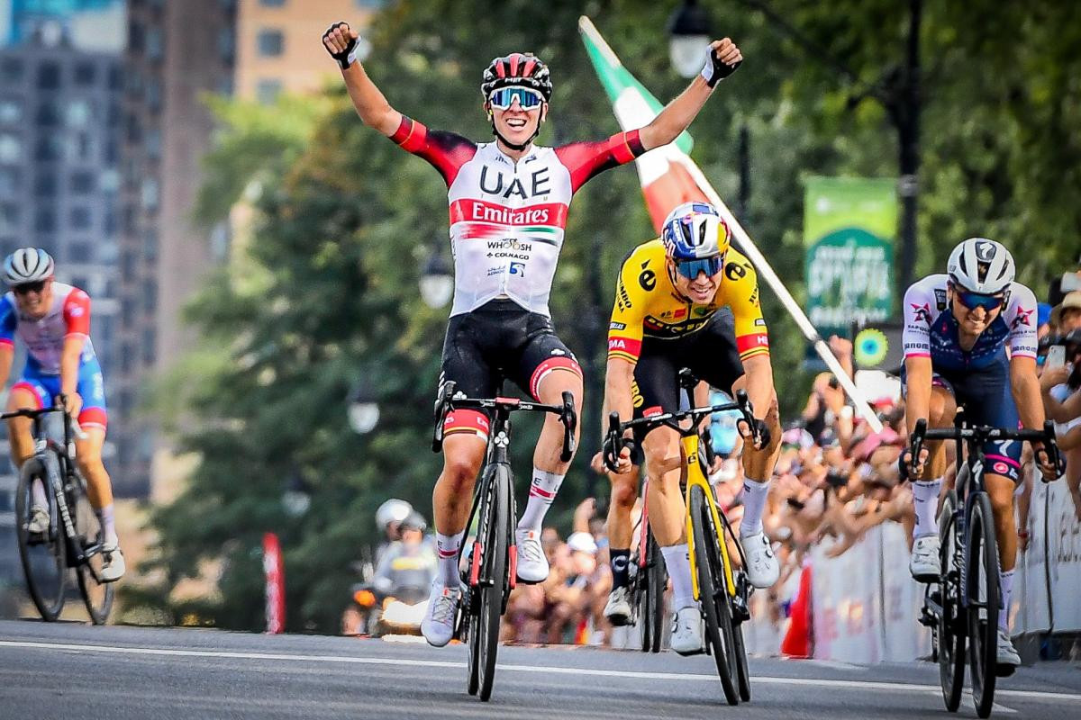 girodociclismo.com.br tadej pogacar e barrado no aeroporto de paris esloveno nao consegue embarcar em voo com colegas da uae team emirates image