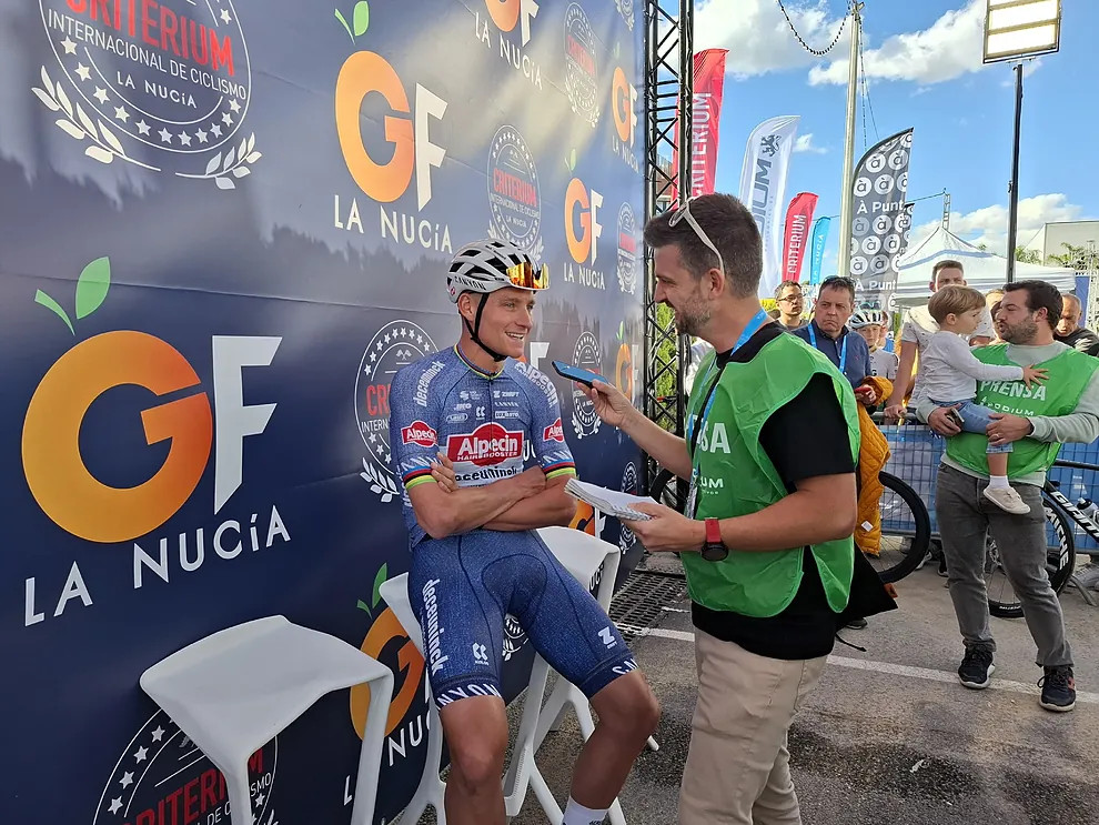 girodociclismo.com.br mathieu van der poel aproveita o offseason no la nucia gran fondo ao lado das lendas do ciclismo image 3