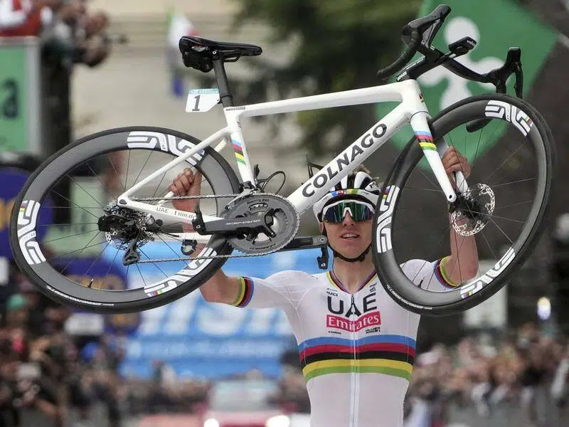Revelado detalhe exclusivo do uniforme de Tadej Pogacar, Campeão Mundial utiliza equipamento inédito 1 girodociclismo.com.br revelado detalhe exclusivo do uniforme de tadej pogacar campeao mundial utiliza detalhe inedito image